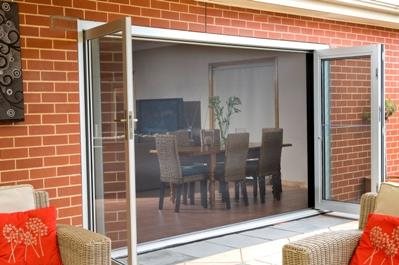 Retractable screen and blind